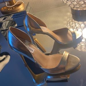 Steve Madden size 7.5 gold heels